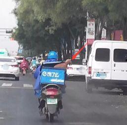 奇葩外卖小哥带你吃瓜