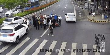 南站吃瓜现场路人,路人的围观奇观